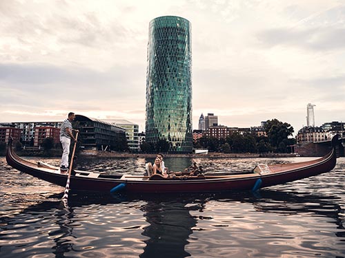 Geburtstag mit einer Gondel / einem Boot auf dem Main in Frankfurt am Westhafen